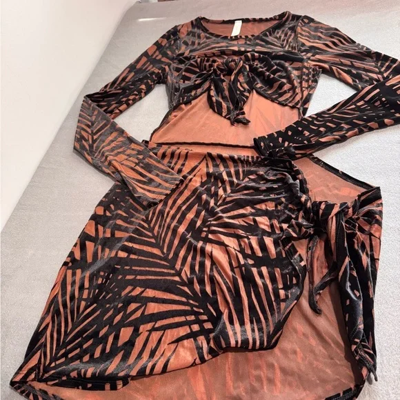 Elegant Black and Brown Patterned Mini Dress - Picture 4 of 7